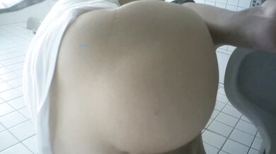 商场女厕固定摄像头偷拍十几位漂亮小姐姐嘘嘘漂亮的美鲍鱼完美展示 (4)